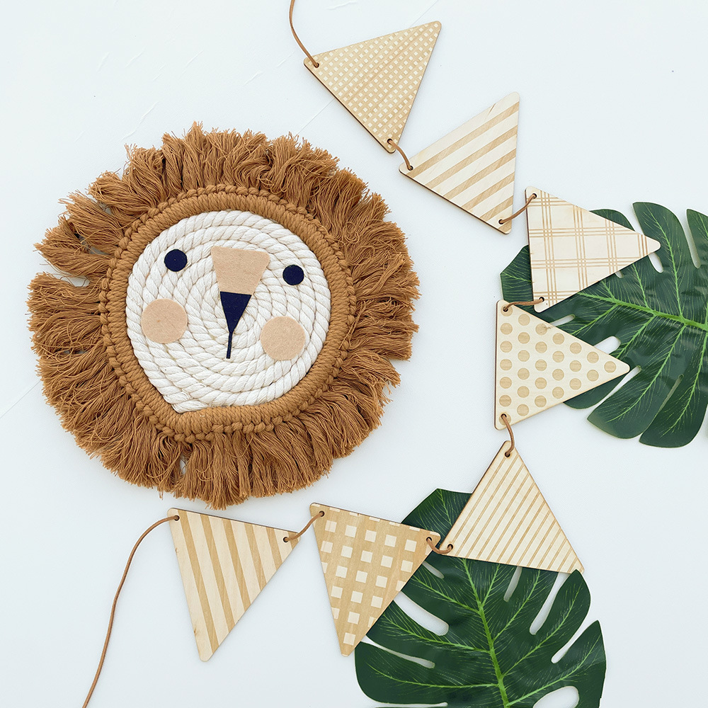الشمال خشبية راية مثلثة الشكل  - مراجعة Baby Nursery Bunting وسعره