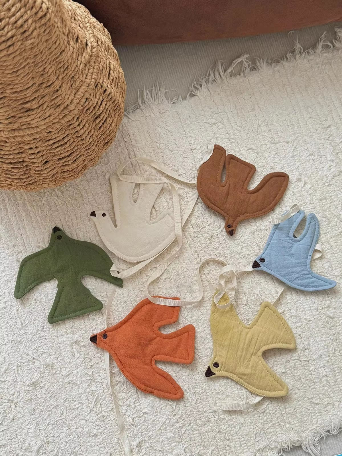 أعلام قماشية على شكل طيور لتزي - مراجعة Baby Nursery Bunting وسعره